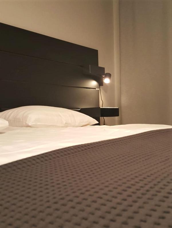 Double or Twin Room with Private Bathroom image 3