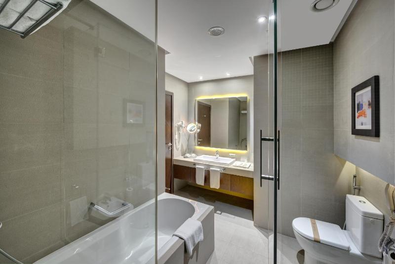 Junior Suite with King Bed image 4