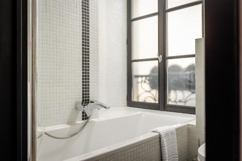 Superior Double or Twin Room image 3