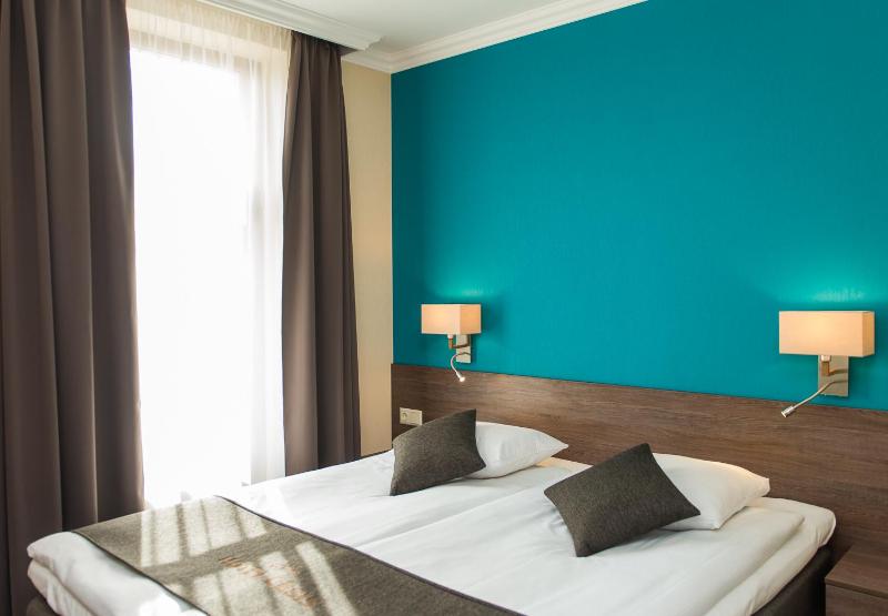 Double or Twin Room image 3
