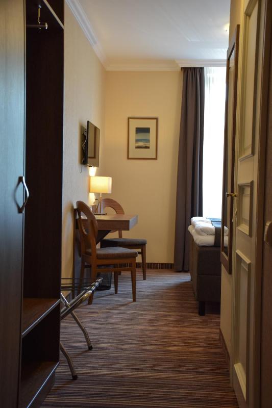 Double or Twin Room image 2