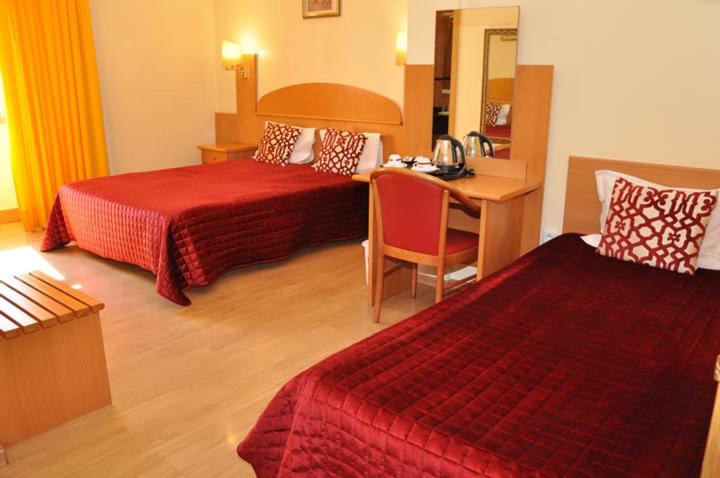Standard Triple Room image 1