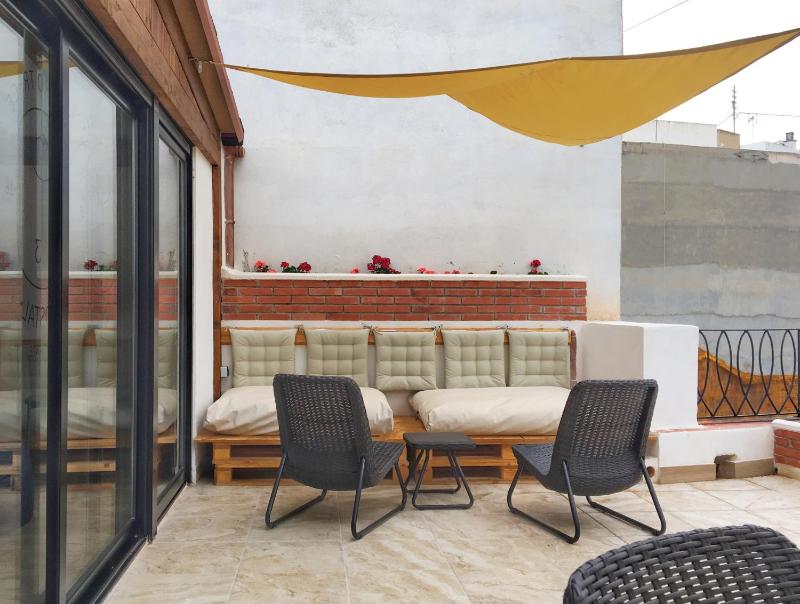 Hostel Numero Trece - Private Capsule Deds - Albergue Juvenil - FREE towels coffee & tea remote check-in - image 3