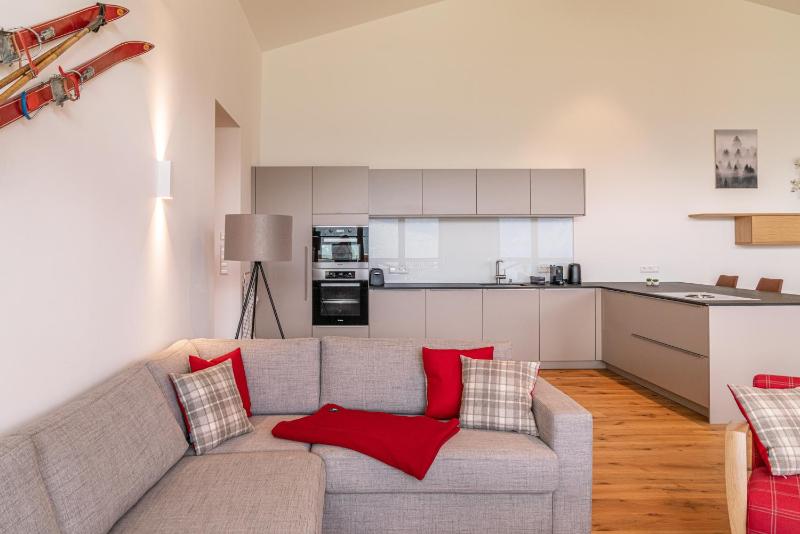 Deluxe Penthouse with Balcony and Panoramic View image 4