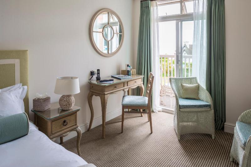 Superior Double Room with Sea View and Balcony image 3