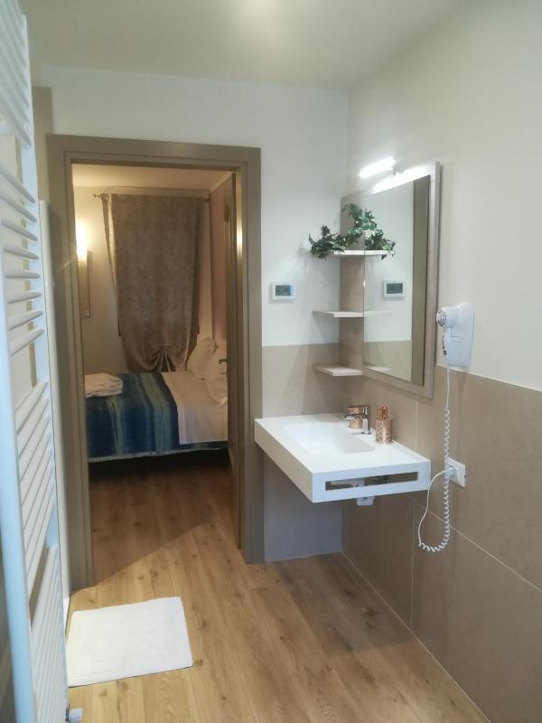 Double or Twin Room - Disability Access image 2
