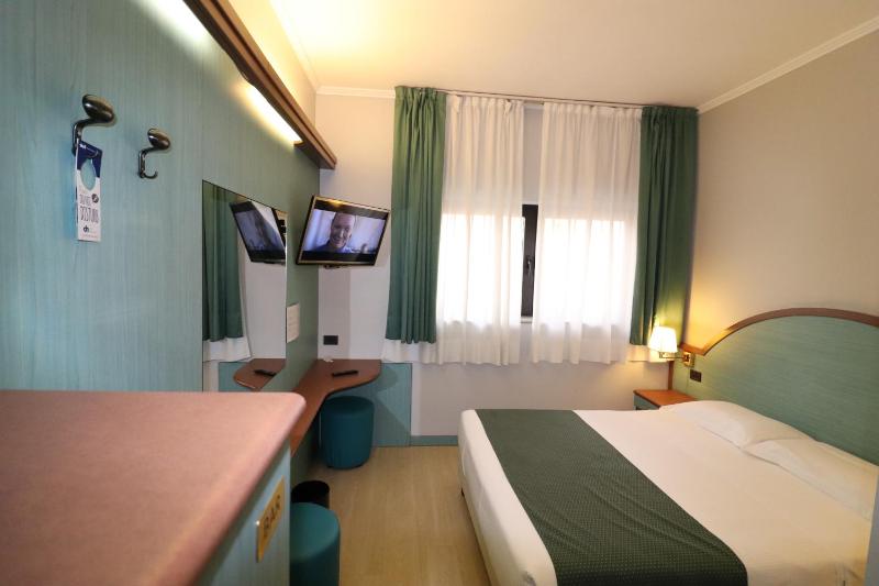 Double Room Single Use image 1