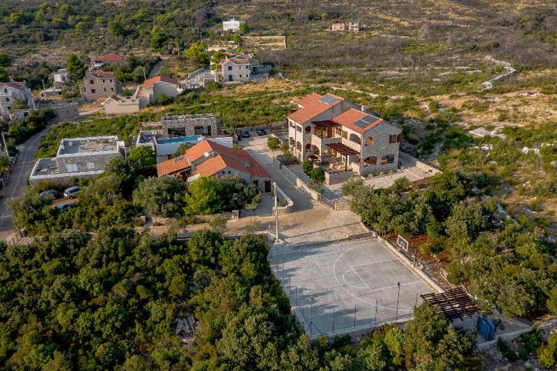 Villa Shanti - Pool Beach & Basketball court - image 4
