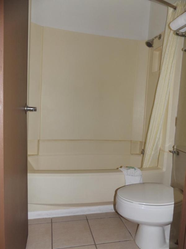 Deluxe Queen Room image 2