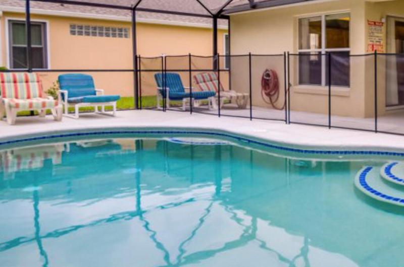 Three-Bedroom House with Private Pool  image 3