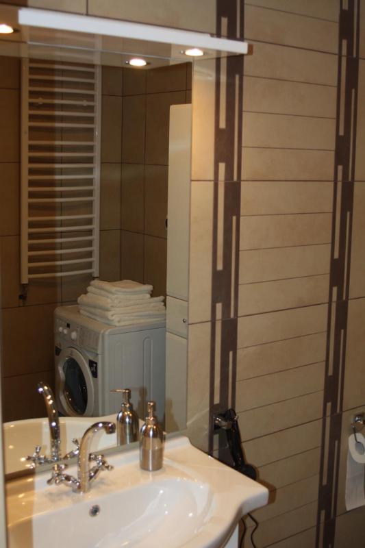Deluxe Two-Bedroom Apartment image 2