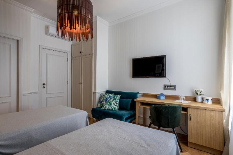 Double or Twin Room with Pool View image 4