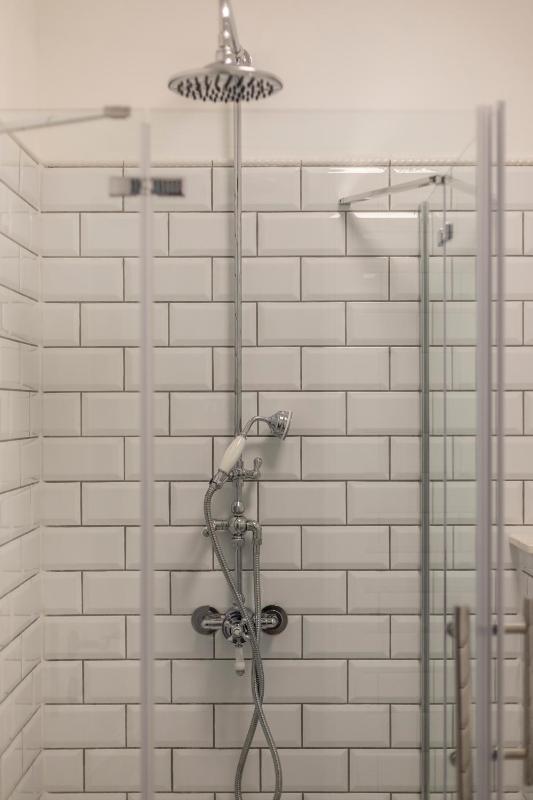 Deluxe Double Room with Balcony image 4