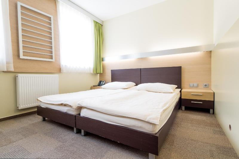 Double Room image 2