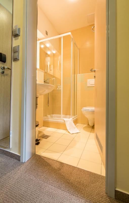 Double Room image 2