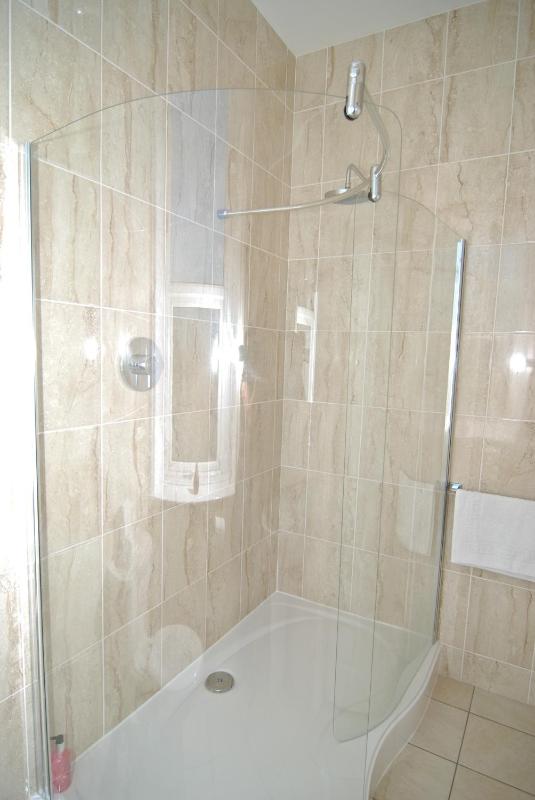 Quadruple Room image 2