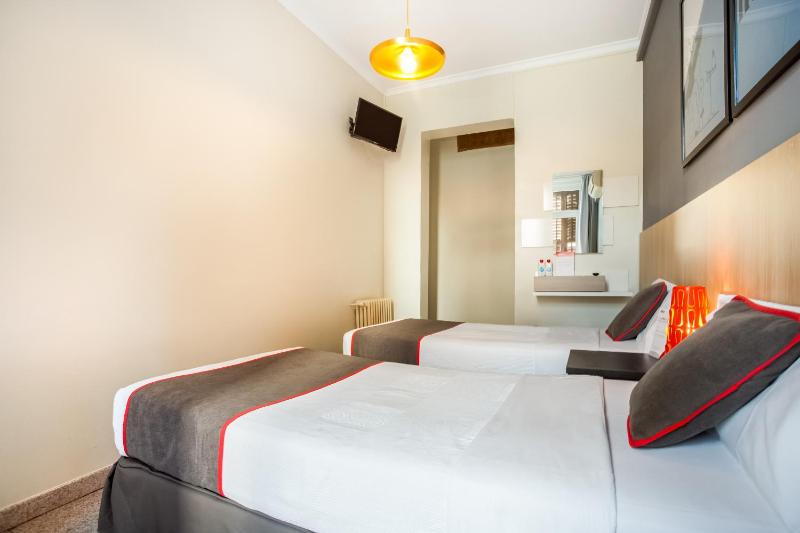 Twin Room image 2