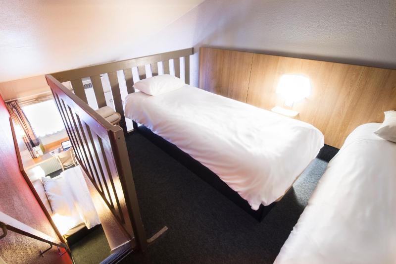 Quadruple Room with One Double Bed and Two Single Beds image 2