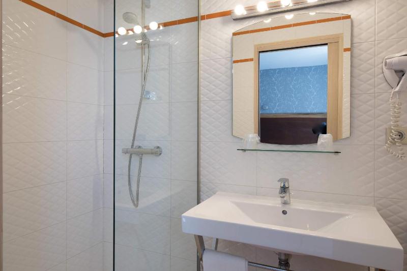 Hôtel Cosmopolitain - image 27