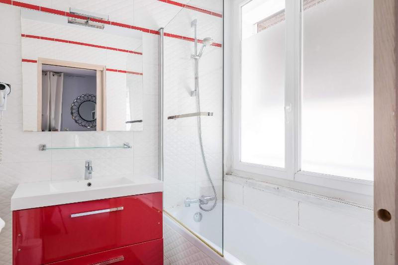 Double Room Standing image 3