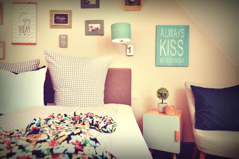 Single Room image 3