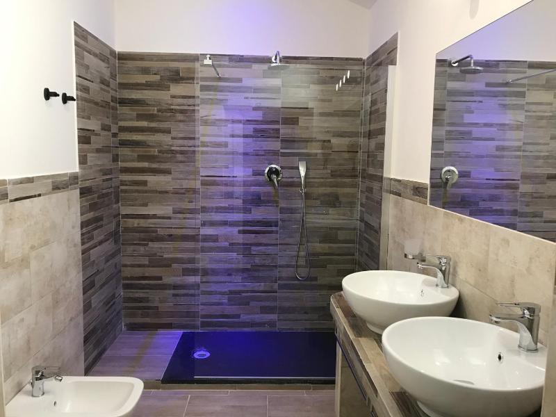 Deluxe Family Room image 2