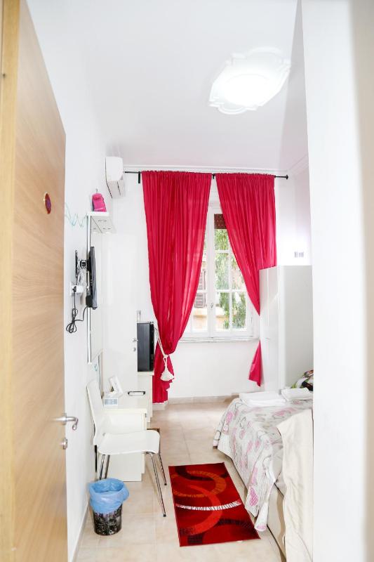 Small Double Room image 3