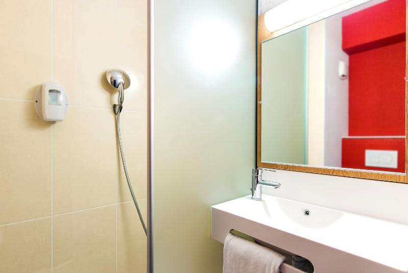 Double Room image 4