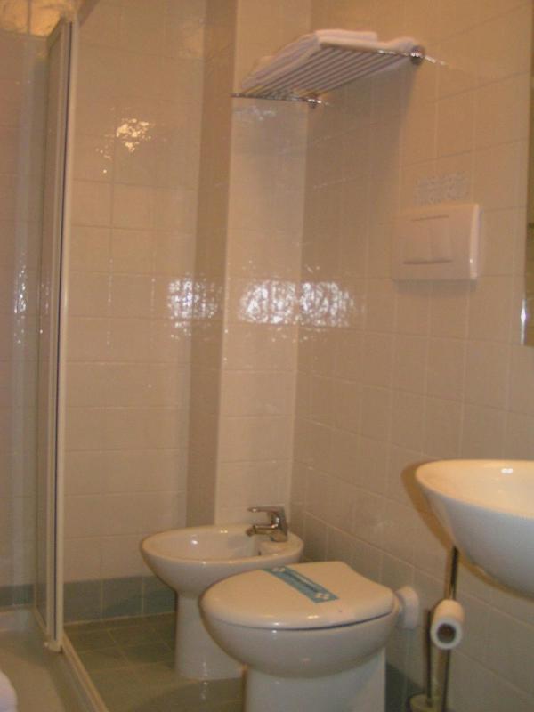 Double Room with Extra Bed image 2