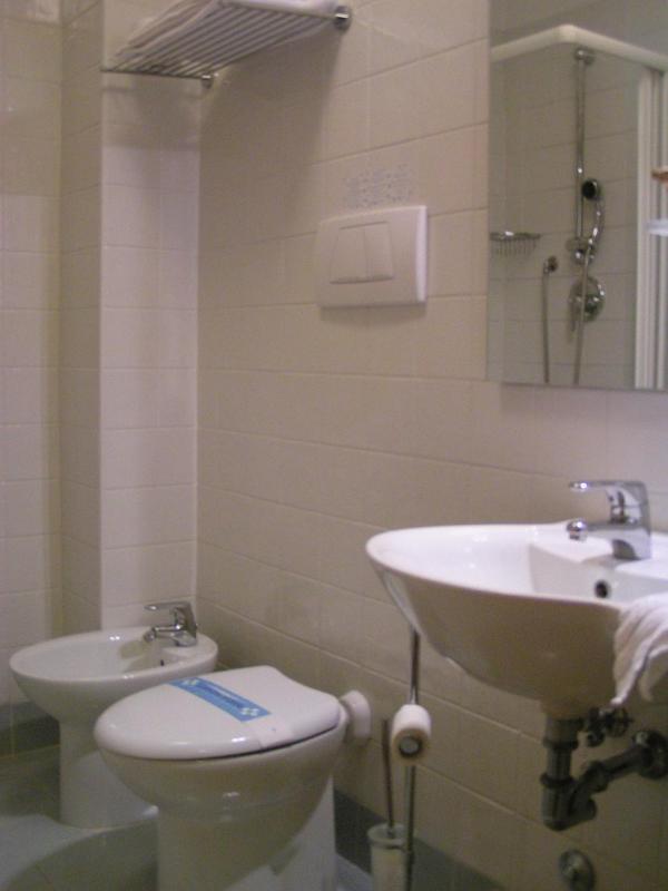 Single Room image 2