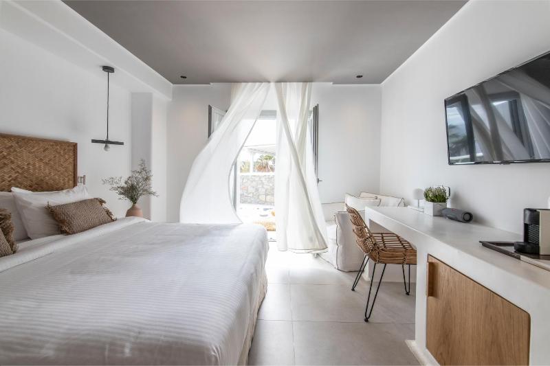 Design Maisonette with Jacuzzi image 3