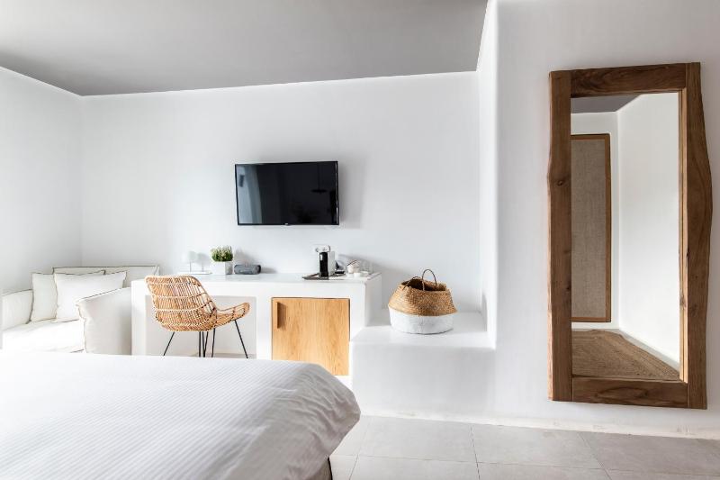Design Maisonette with Jacuzzi image 2