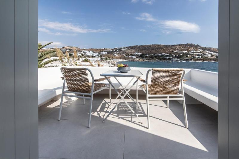 Superior Double Room with Sea View image 4