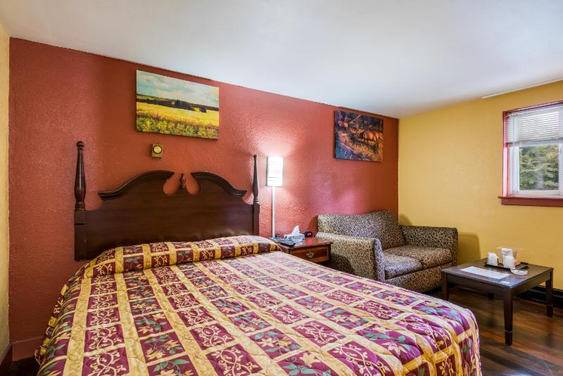 Queen Room image 3
