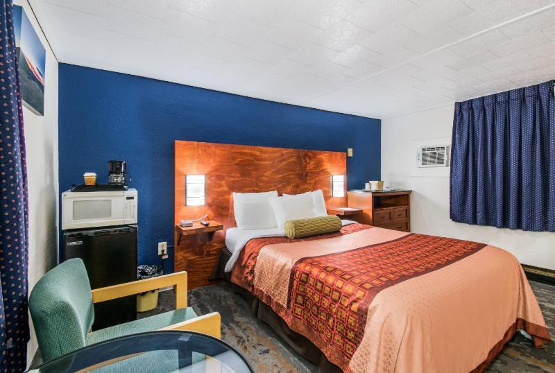 Queen Room image 3