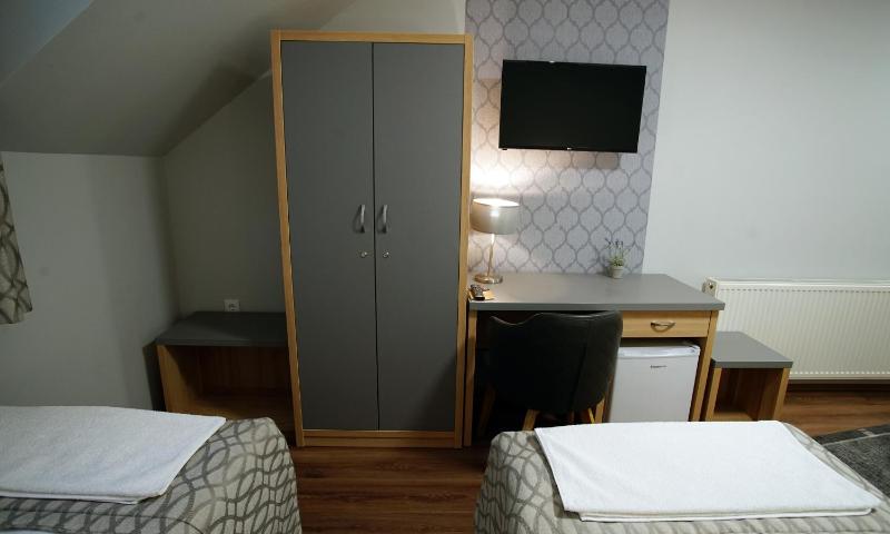 Double or Twin Room image 3