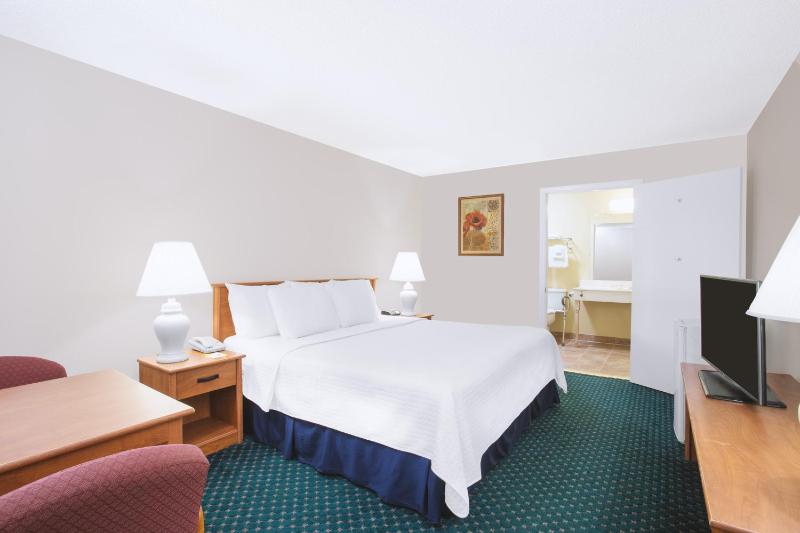 King Room - Mobility Access/Non-Smoking image 2