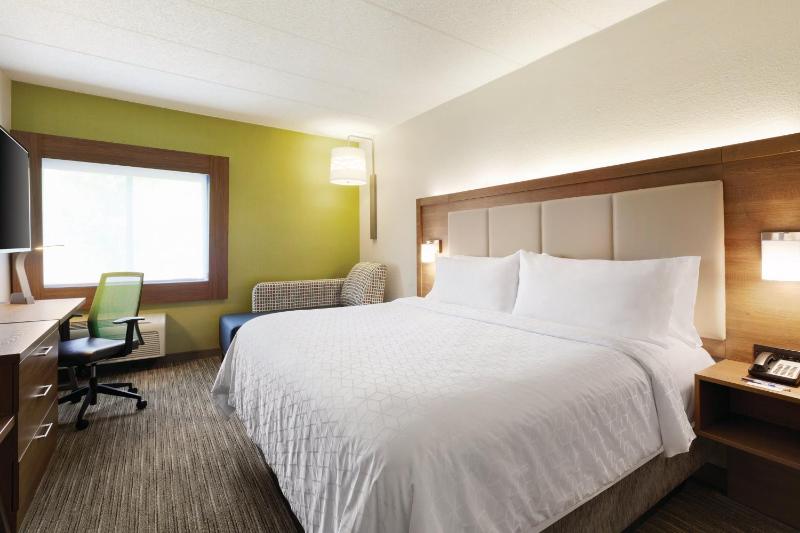 Standard King Room image 4