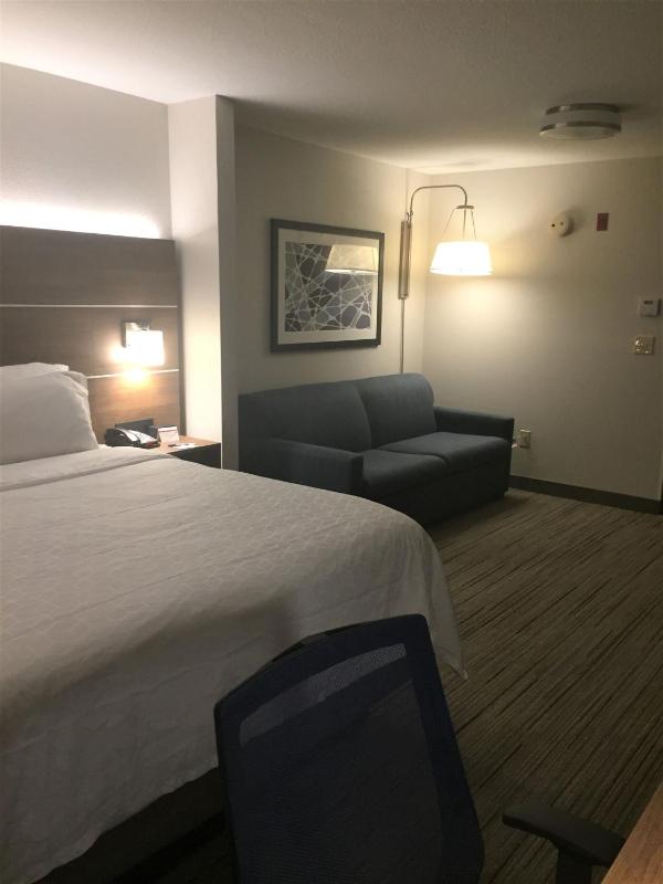 King Suite with Sofa Bed image 3