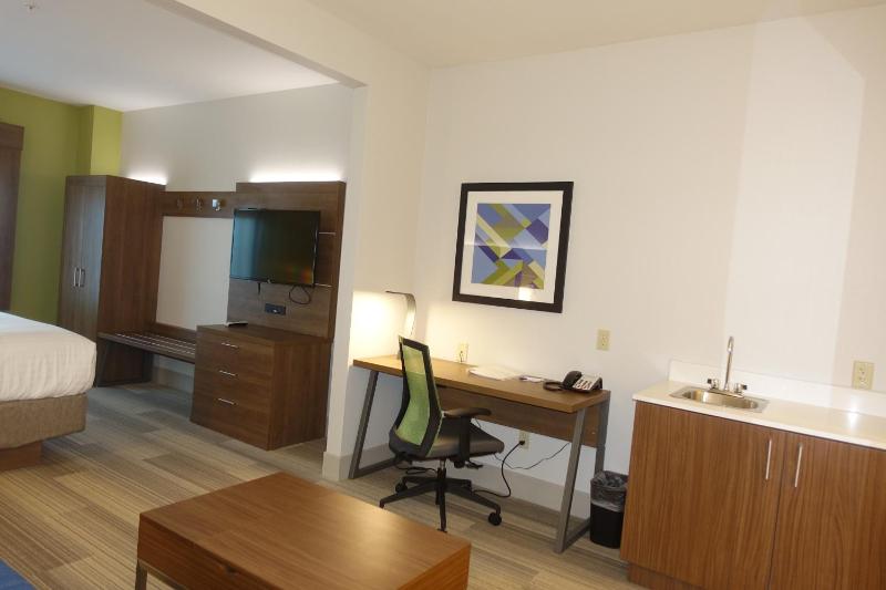 King Suite with Sofa Bed image 3