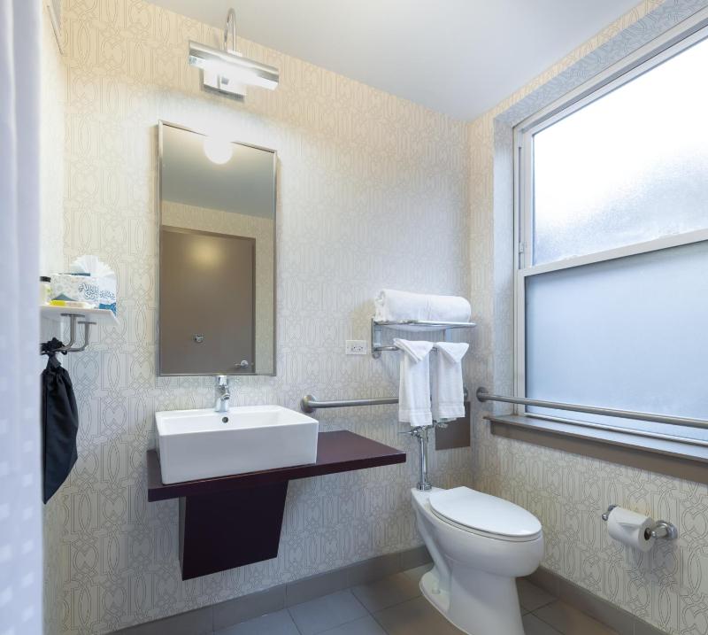 Double Room with Bath Tub - Disability Access  image 2
