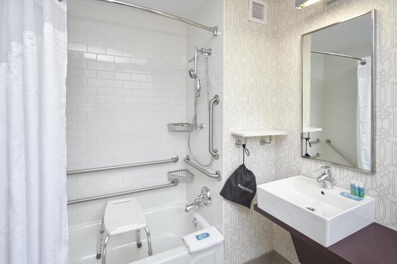 Double Room with Bath Tub - Disability Access  image 1