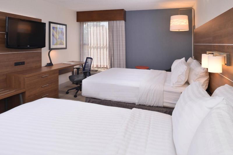 Standard Room with Two Queen Beds image 3
