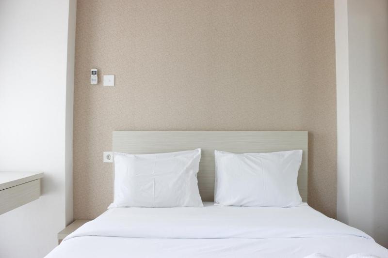 Minimalist Studio Room Taman Melati Apartment Jatinangor By Travelio - image 1