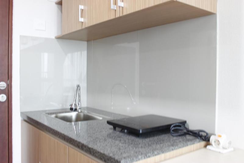 Minimalist Studio Room Taman Melati Apartment Jatinangor By Travelio - image 11
