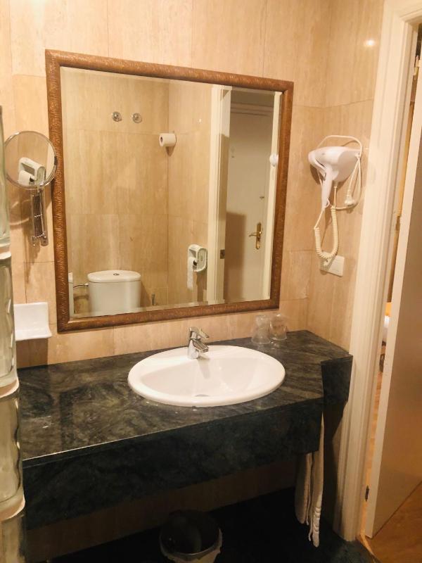 Superior Double Room image 3