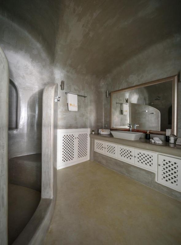 Suite with Plunge Pool and Spa Bath image 4