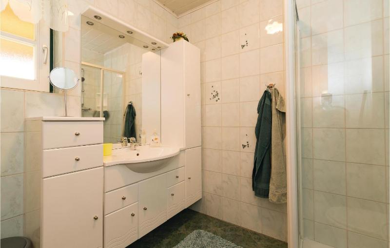 One-Bedroom Holiday Home image 4