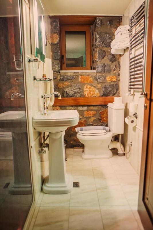 Economy Suite image 1