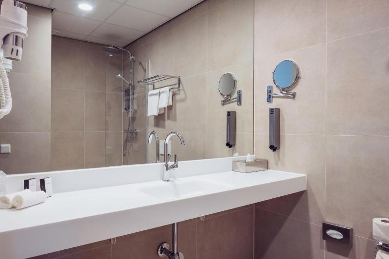 Single Room with 1 single bed image 3